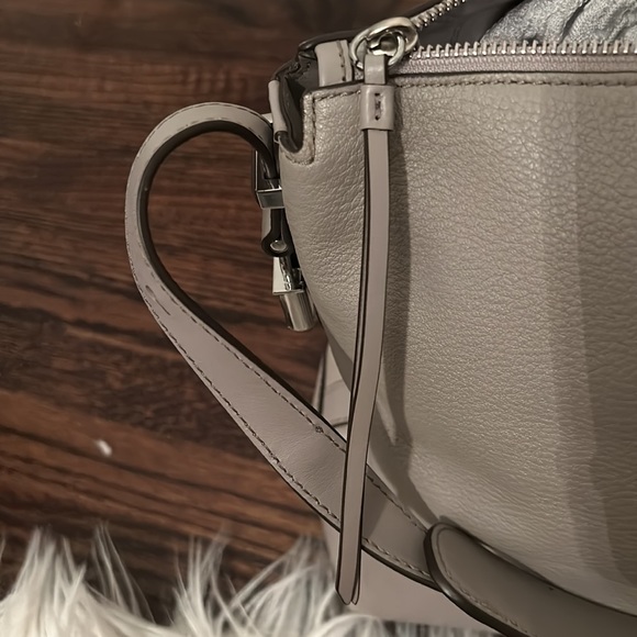 Grey medium sized Michael Kors Purse - Picture 5 of 8